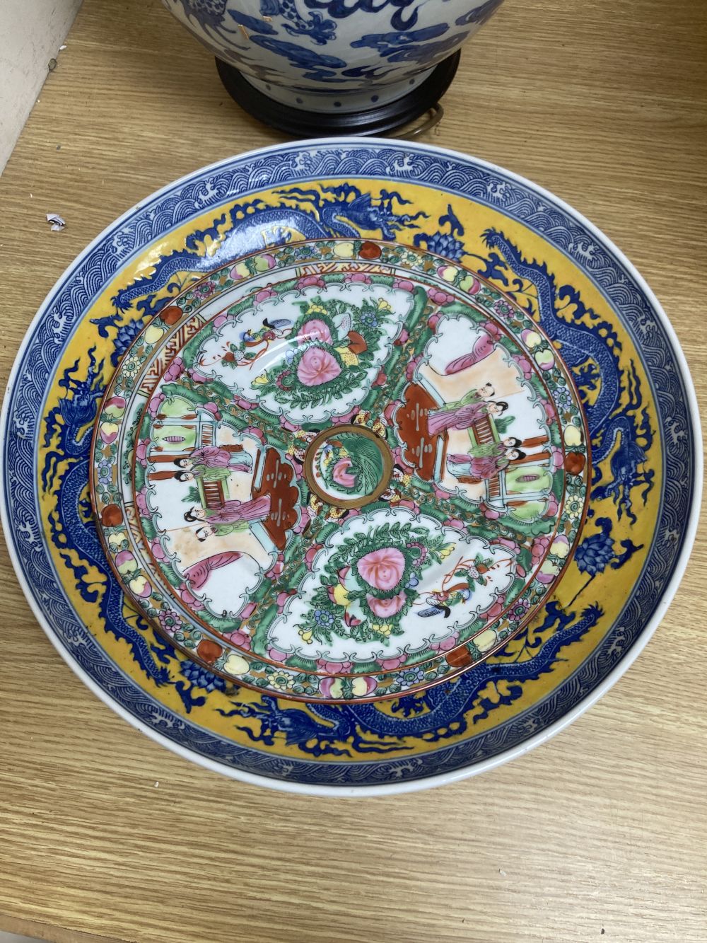 A Chinese blue and white lamp, 33cm excl. light fitting, a large Chinese dragon dish, 41cm and two Canton dishes